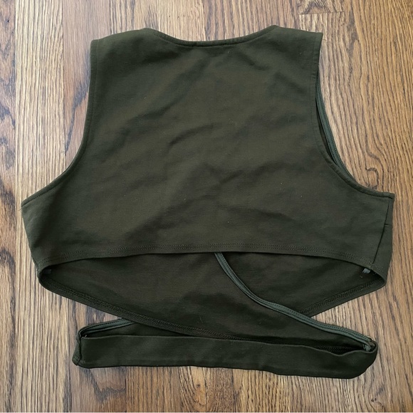 Green Cutout Crop Top - Picture 2 of 2